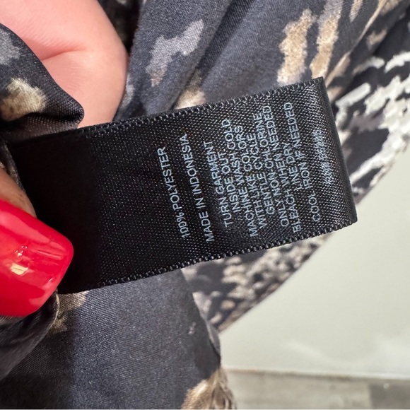 Express snakeskin cold shoulder duster top ❤️ - Picture 3 of 8